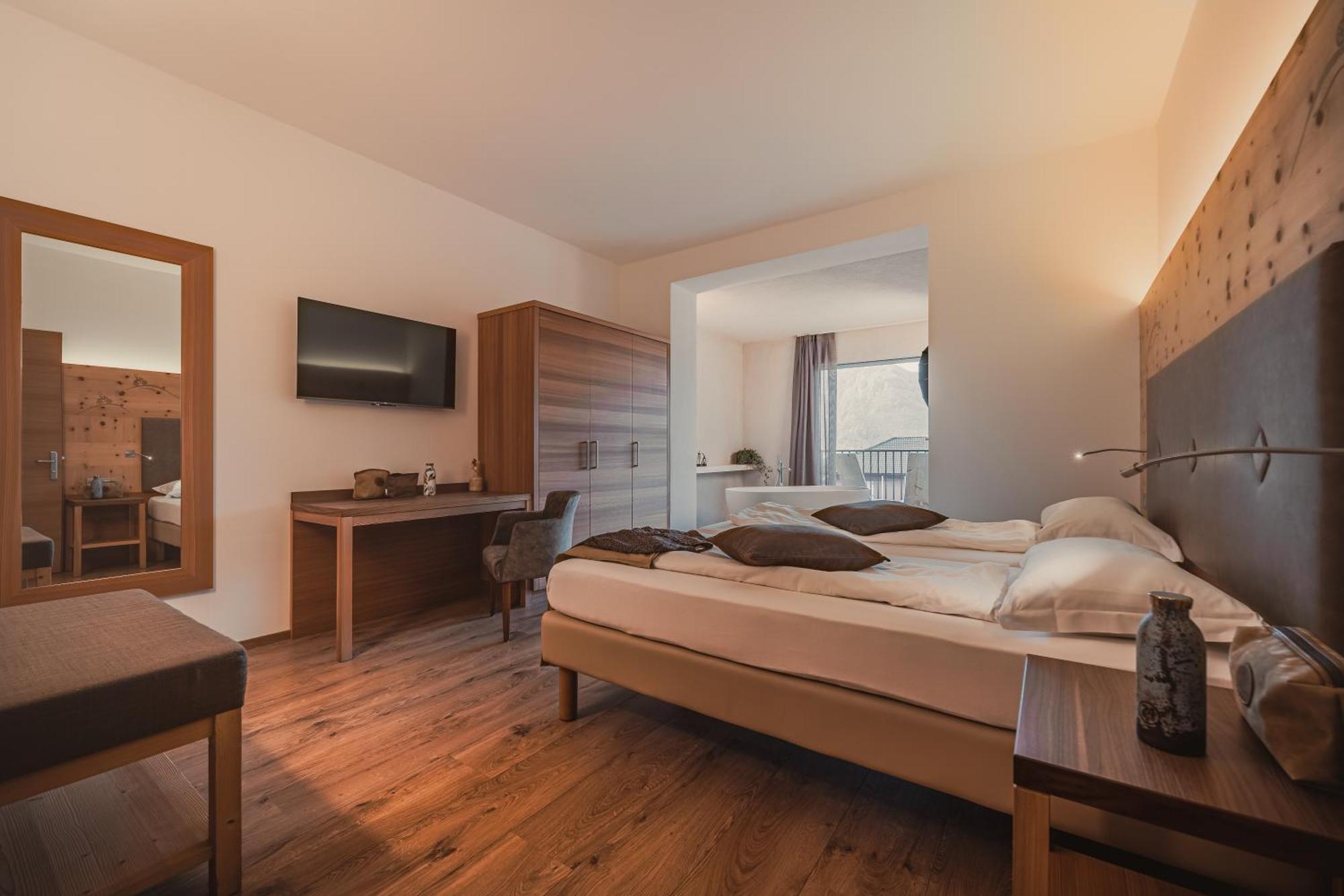 Cristallo Sport & Wellness Hotel Левико Терме Стая снимка
