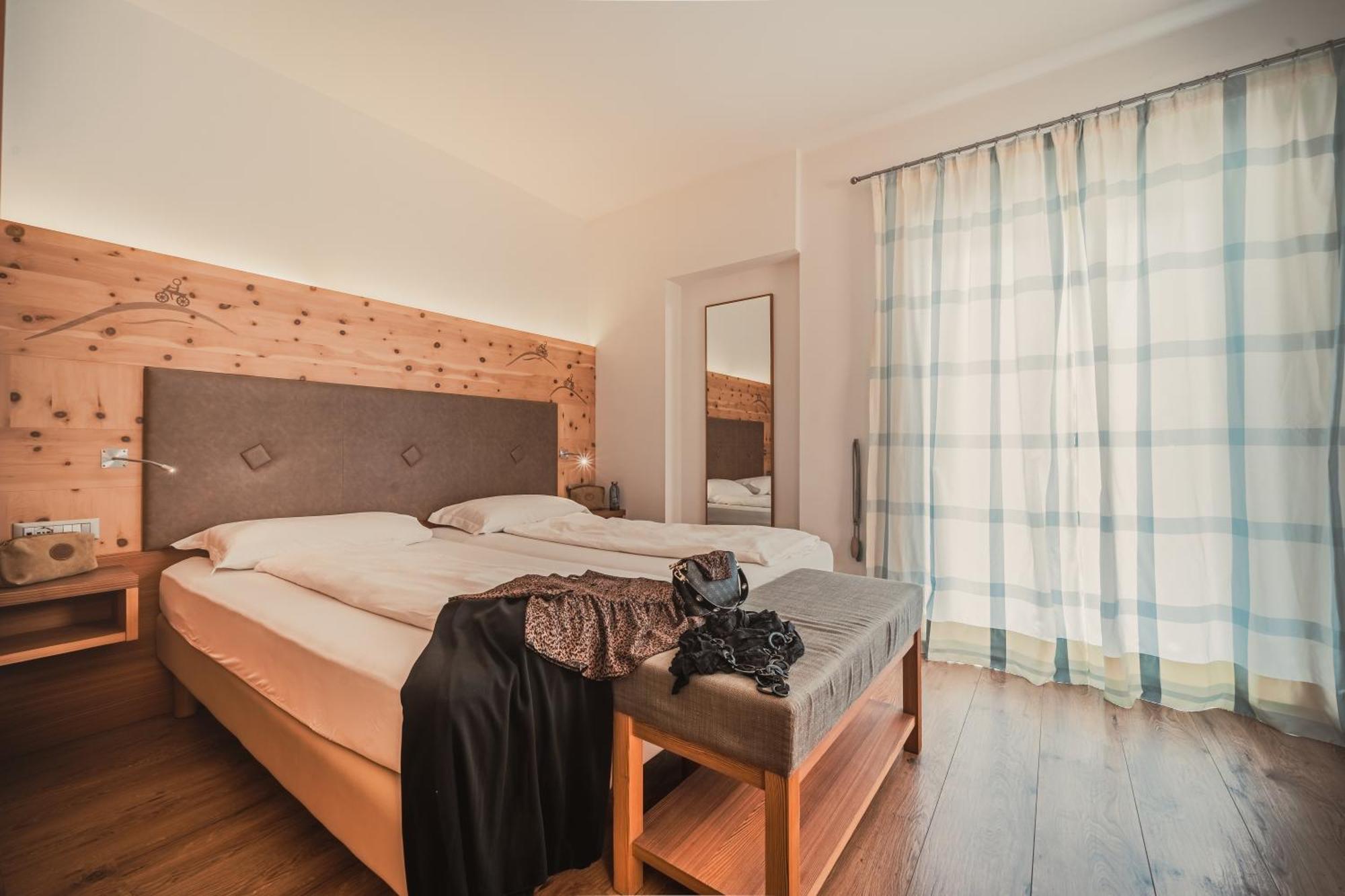 Cristallo Sport & Wellness Hotel Левико Терме Стая снимка